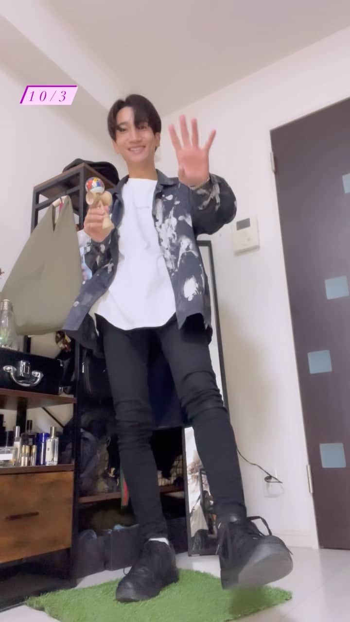 のインスタグラム：「10/3 #ゆっくり着替え けん玉チャレンジ  すっかり秋に突入🍂 秋定番のジャケットで"ヨーロッパ一周"にチャレンジ🔥 毎度一発撮りでございます。。  🎵… #sigala @sigala」