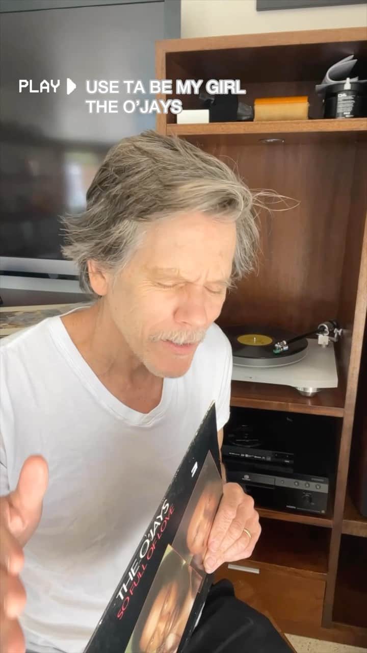 ケヴィン・ベーコンのインスタグラム：「The beginning of a new week calls for some #MondayBlues! Today we’re going through the old, scratchy, scrappy record collection and playing the O’s! We’re listening to:  Use Ta Be My Girl by @themightyojays  Here’s to the State of Richard Nixon By #PhilOchs  Low Down Lady Blues by #TeddyPhillipsAndHisOrchestra   Take a listen in my stories!」