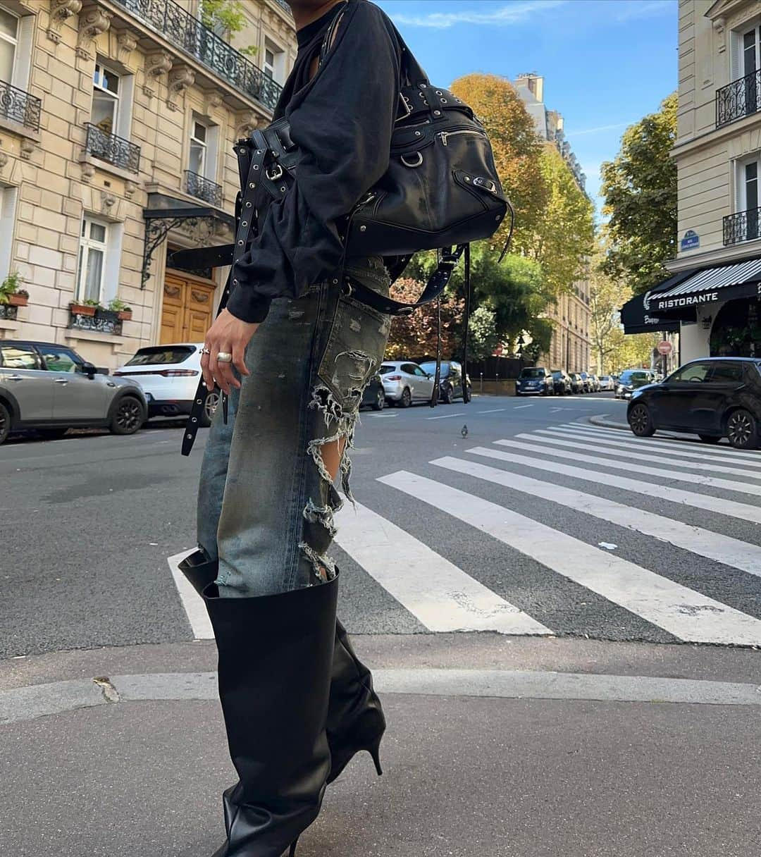 けみおさんのインスタグラム写真 - (けみおInstagram)「back in paris with @balenciaga 🫂🎵✨💃🏻」10月3日 10時24分 - mmkemio