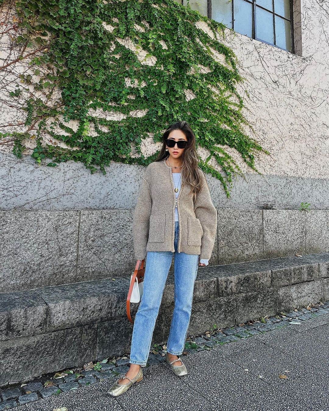 esutoreja_risaribonのインスタグラム：「ニットアウターめちゃくちゃ可愛いんです！ zipが上下開けれるのでそれまた可愛い！ 色も使いやすい3種類あります❣️ .  @esutoreja  ライブ配信12:00〜 .  .」