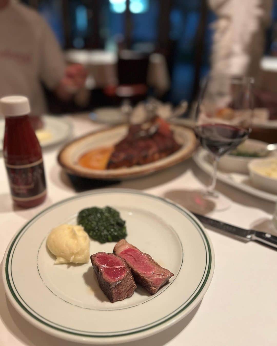 Nahoさんのインスタグラム写真 - (NahoInstagram)「* @shunri__cerise さんの シュシュをつけて...🍖 ...