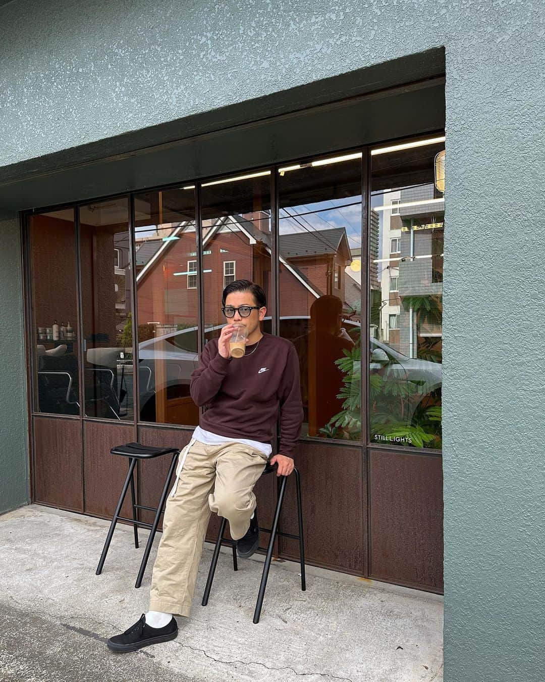 馬場一馬のインスタグラム：「DAY OFF ☁️ 休みだけど少し作業をしにお店へ✂︎ 涼しくなって秋の装いに。 tops @nike  pants @commedesgarcons  eye wear  @kearny_eyewear  #stilllights」