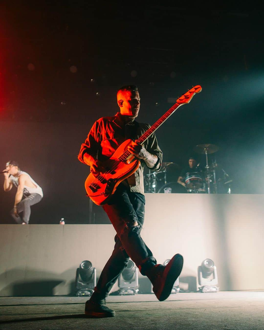 ザッキー・ヴェンジェンスのインスタグラム：「Tell me I’m alive cause tour is really fun. Thank you New Orleans #neworleans #louisiana #alltimelow #bass #fun」