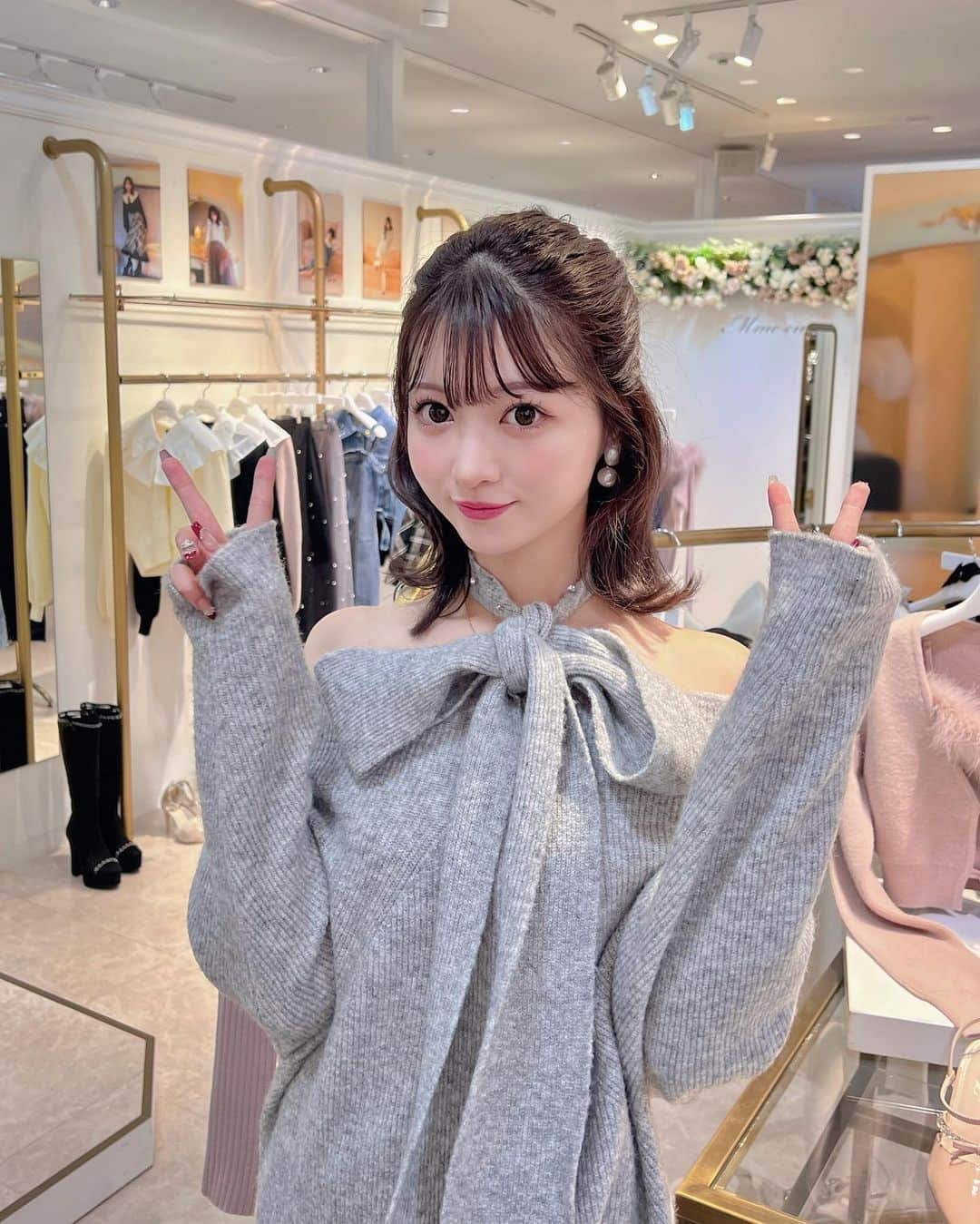 中山恵美生のインスタグラム：「POPUP SHOP開催中🩷  もう5日目なんて早い〜🥲  毎日沢山のご来店 本当にありがとうございます😭🩷  ただ今店舗限定の平日SALEも 開催しているので是非遊びにきてください🎀✨️  私の残りの出勤日は7.8.9日🔥！！ 最後の3日間だよ♡  宜しくお願いします🥰🩷」