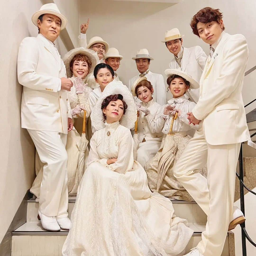 東啓介のインスタグラム：「ミュージカル『RAGTIME』 東京公演、無事におわりました。  遅れてすみません。 最近は、日生劇場に立たせていただくことが多いですが、毎回景色が違く、今回も新鮮で楽しく、時には悩みながらヤンガーブラザーを演じました。  まだまだ大阪、名古屋とありますので、まだ終わったというわけではないですが、 ひとまず、この三週間、誰一人かけることなく千秋楽を迎えられたこと、とても嬉しく思っています。  そして、毎日、沢山の拍手をくれたみんなありがとう。 僕のことを初めて知った方も多かったのかな？ と思いますし、少しでも知ってくれていたら嬉しいです。 いつも応援してくれてるファンのみんなもありがとうね。 手紙たくさん読んだよ。  ありがと( ´∀｀)  大阪、名古屋もよろしくです！！  ひとまず！このへんで！  #ミュージカルRAGTIME #RAGTIME #ラグタイム #ニューロシェル #ヤンガーブラザー #東啓介 #とん」