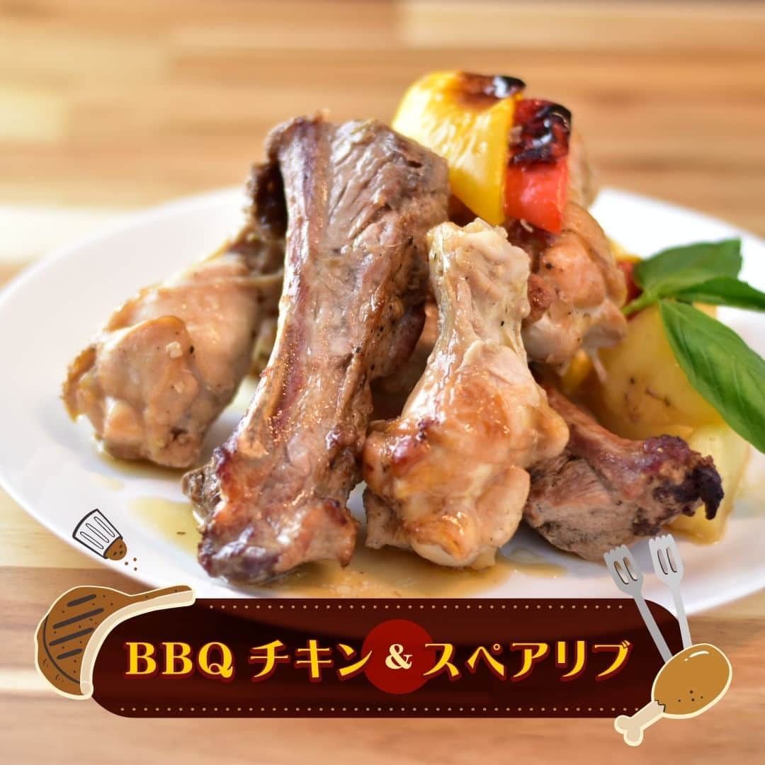 株式会社ノーリツのインスタグラム：「【BBQチキン＆スペアリブ】​  ​【一言コメント】​ ノーリツ毎日グリル部オフィシャルメンバー @hidamarikitchen さんからの旬の食材を使ったレシピや簡単おいしいレシピの紹介です！​ ぜひチャレンジしてみてくださいね♪​ .​ 漬け込んでから焼くお肉は、グリルで焼いてもBBQで網で焼いても絶品です。手軽に手にはいる手羽肉とちょっとごちそうになるスペアリブとどちらも同じタレで美味しいです。お好みで野菜もどうぞご一緒に。​ .​ 作ってみたい方は「🍗」をコメントに送ってください😊​  ＜材料（2人分）＞ ​ ◼️鶏手羽肉…8本​ ◼️スペアリブ…2本​ ◼️塩こしょう…少々​ ◼️じゃが芋…中2個​ ◼️パプリカ赤黄…各1/4個​ ＝漬け込み用タレ＝​ ◼すりおろしニンニク…小さじ1​ ◼️すりおろし生姜…小さじ2​ ◼️醤油…大さじ1​ ◼️酒…大さじ2​ ◼️粉黒糖（砂糖）…小さじ1/2​ ◼️オリーブ油…小さじ1​  ＜作り方＞​ ①食品用ビニール袋に漬け込み用タレを合わせておく。​ ②鶏手羽肉、スペアリブに塩こしょうをする。​ ③①に②を入れて2時間程度おく。​ ④じゃが芋は皮をむいて一口大に、パプリカは種を取り、乱切りにする。​ ⑤ロティプレートにサラダ油を薄くのばす。​ ⑥③を常温に出して10分したら、鶏手羽肉とスペアリブ、じゃが芋をロティプレートに乗せる。​ ⑦蓋をして、上下「強8分」焼く。​ ⑧⑦のロティプレートを一度取り出し、パプリカを追加で入れて上下「弱8分」焼く。​ ⑨色よく焼けたら完成。​  #マルチグリル#ノーリツ#毎日グリル部#おうちごはん#旬の食材#レシピ#手料理#料理#時短レシピ#時短ごはん#お弁当おかず#お弁当レシピ#つくりおきおかず#つくりおきレシピ#つくりおき#家飲み#家ご飯#手作り料理#簡単レシピ#家族ごはん#お手軽料理 @noritz_jp @noritzdays」