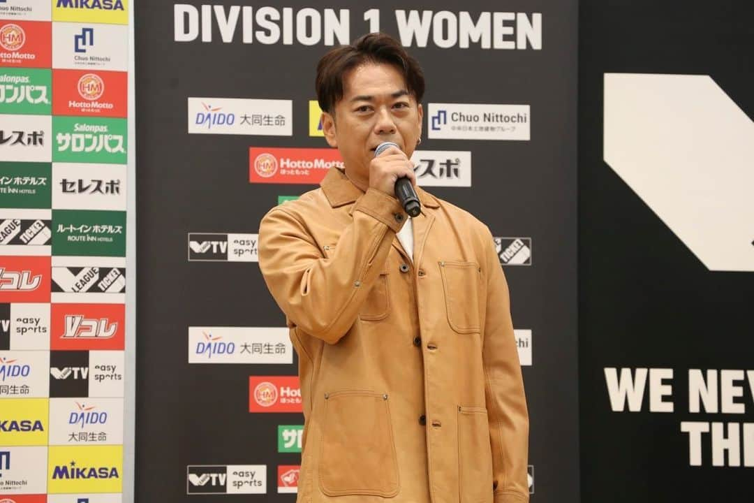 GSさんのインスタグラム写真 - (GSInstagram)「🏐  新曲「アンセム」が、2023-24 V.LEAGUE のオフィシャルソングに決定しました✨  2年連続オフィシャルソングをやらせていただけるのは本当に嬉しいです！  Vリーグを盛り上げられるように頑張ります💪  #dobermaninfinity  #vleague」10月3日 21時49分 - di_gs_official