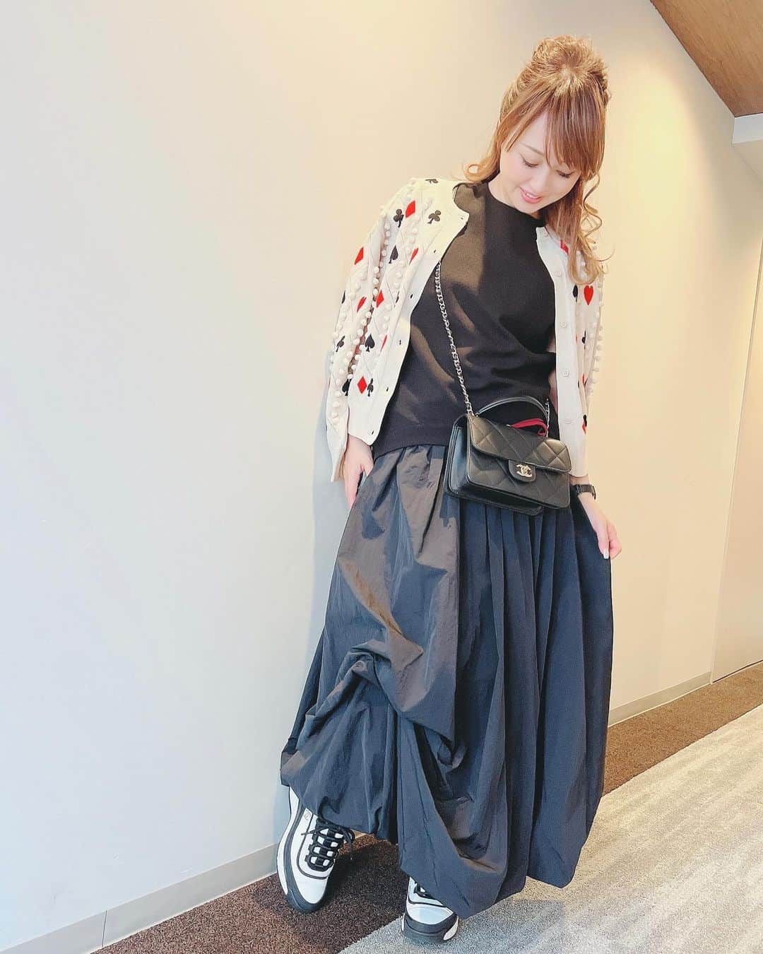 渡辺美奈代さんのインスタグラム写真 - (渡辺美奈代Instagram)「coordinate  カーディガン・・ダブスタ   スニーカー・・CHANEL  #coordinate  #ダブスタ  #スニーカー  #chanel  #カーディガン」10月3日 21時46分 - watanabe_minayo