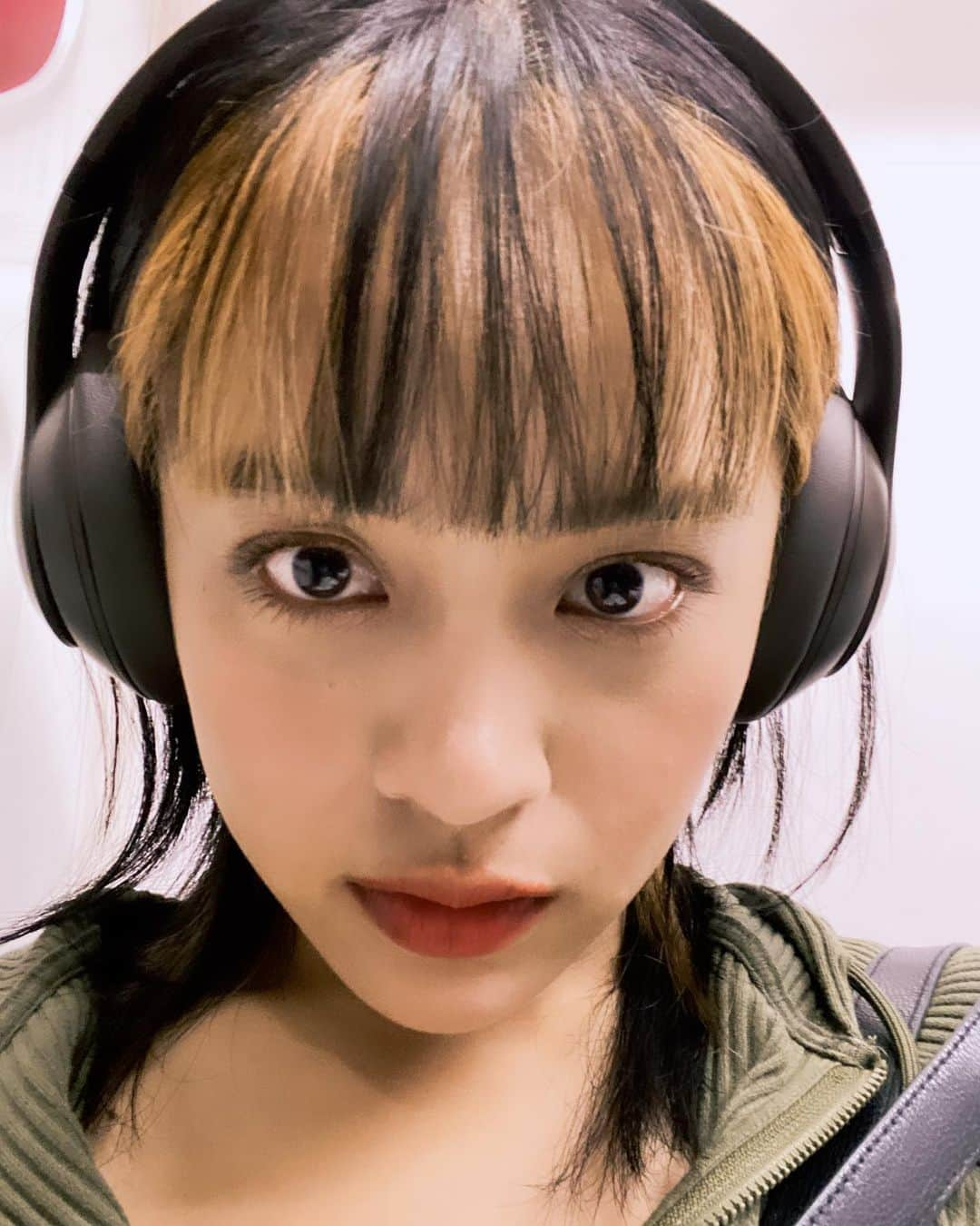 清水美依紗のインスタグラム：「#PR 初ヘッドホン🎧 #beatsheadphones #beats」