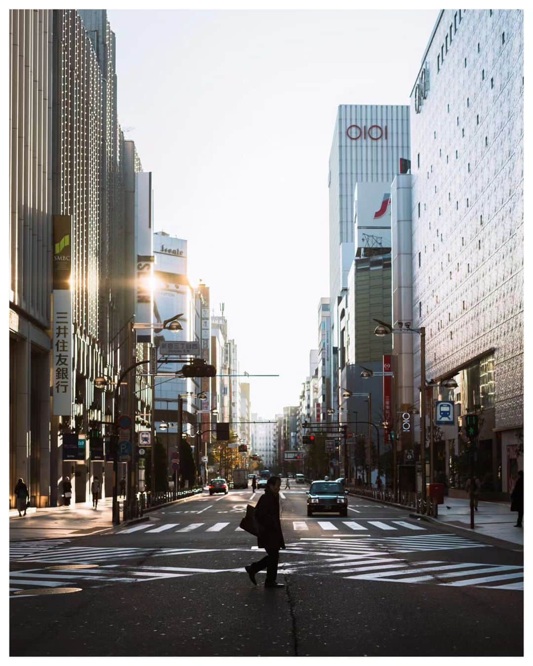 Takashi Yasuiのインスタグラム：「Tokyo 🌅 January 2015  #USETSU #TakashiYasui #SPiCollective #filmic_streets #ASPfeatures #photocinematica #STREETGRAMMERS #street_storytelling #bcncollective #ifyouleave #sublimestreet #streetfinder #timeless_streets #MadeWithLightroom #worldviewmag #hellofrom #reco_ig」