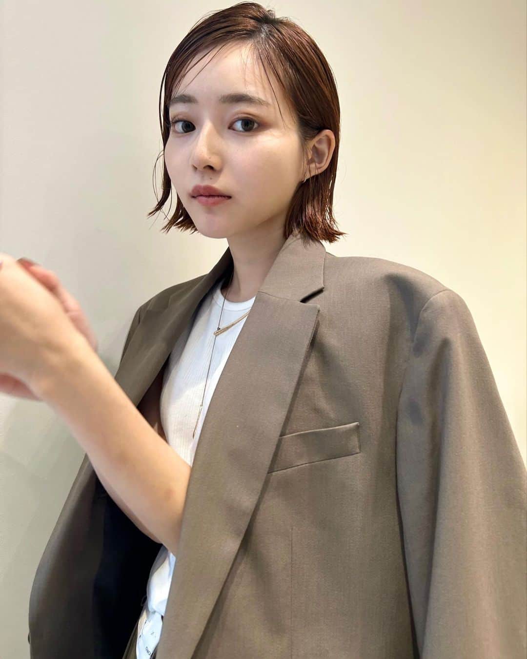 山崎江莉さんのインスタグラム写真 - (山崎江莉Instagram)「トリートメントしてもらった🌼✌️ @kenichi_oyama_  @noi.mei  お二人いつもありがとうございます〜🍰も🤭🤭  次はカラーどうしようかな、、 オレンジもお気に入りだし迷う」10月3日 20時22分 - o10913