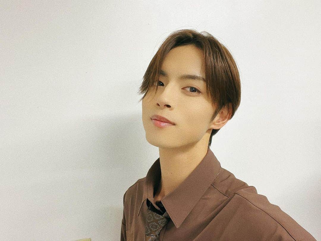 栗原航大のインスタグラム：「ちょっと涼しくなってきたね。 10月も頑張ろう🍂  秋と言えば「食欲の秋」 皆さんにとっての秋は何ですか？🤔」