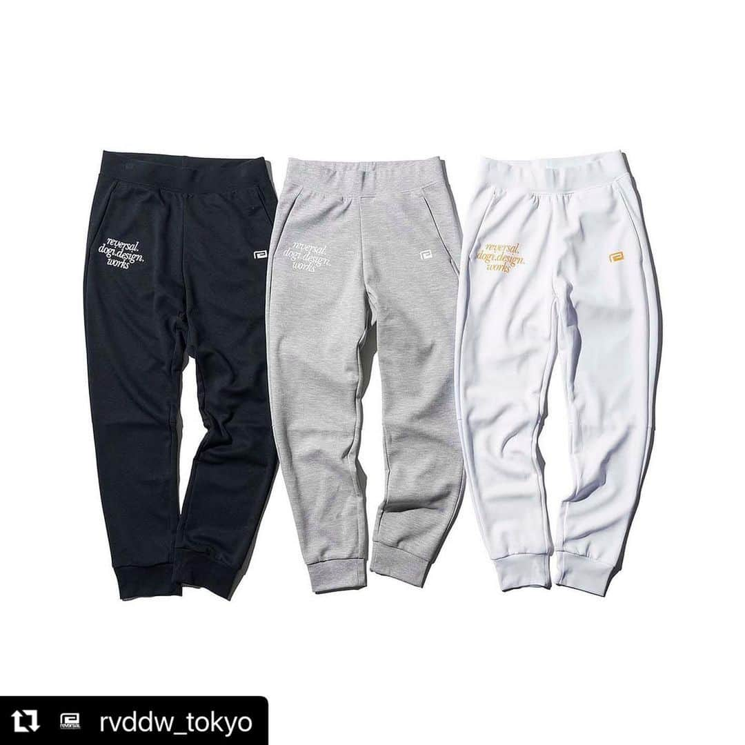 杉山しずかさんのインスタグラム写真 - (杉山しずかInstagram)「#Repost @rvddw_tokyo with @use.repost ・・・ WOMEN'S DRY SWEAT JOGGER  アクティブシーンに使いやすいジョガーパンツはハリのある薄手の素材が着回しに◎。吸汗速乾なのにコットンライクな素材感なのでカジュアルにも使える万能アイテム。  ウエストや裾がリブなのでタックインしたり、ソックスと合わせたり、はたまたヒールと合わせてみたり、そして高めのロゴ位置は脚長効果もありコーデの軸になる1本です。」10月3日 20時26分 - shizukasugiyama0211