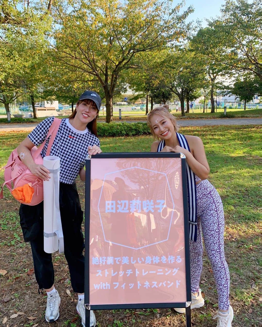 MariIryuのインスタグラム：「@risako_tanabe ちゃんのワークショップに参加しました🫶🏼 可愛すぎて一時的に言語能力低下😂w ガン見しながら可愛いしか言ってなかった🤣  バンドをつかっていろんな動きをしたのでお家でも復習しました〜🔥 誘ってくれてありがとう🏋️🌈🧡 サインもしてもらって大満足🙏❣️  #wanderlust2023 #wanderlustjapan  #wanderlust108 #yoga #emmi #フィットネスバンド #ストレッチ #トレーニング #筋トレ女子 #ワークアウト女子 #フィットネス #フィットネス女子 #ヨガマット」