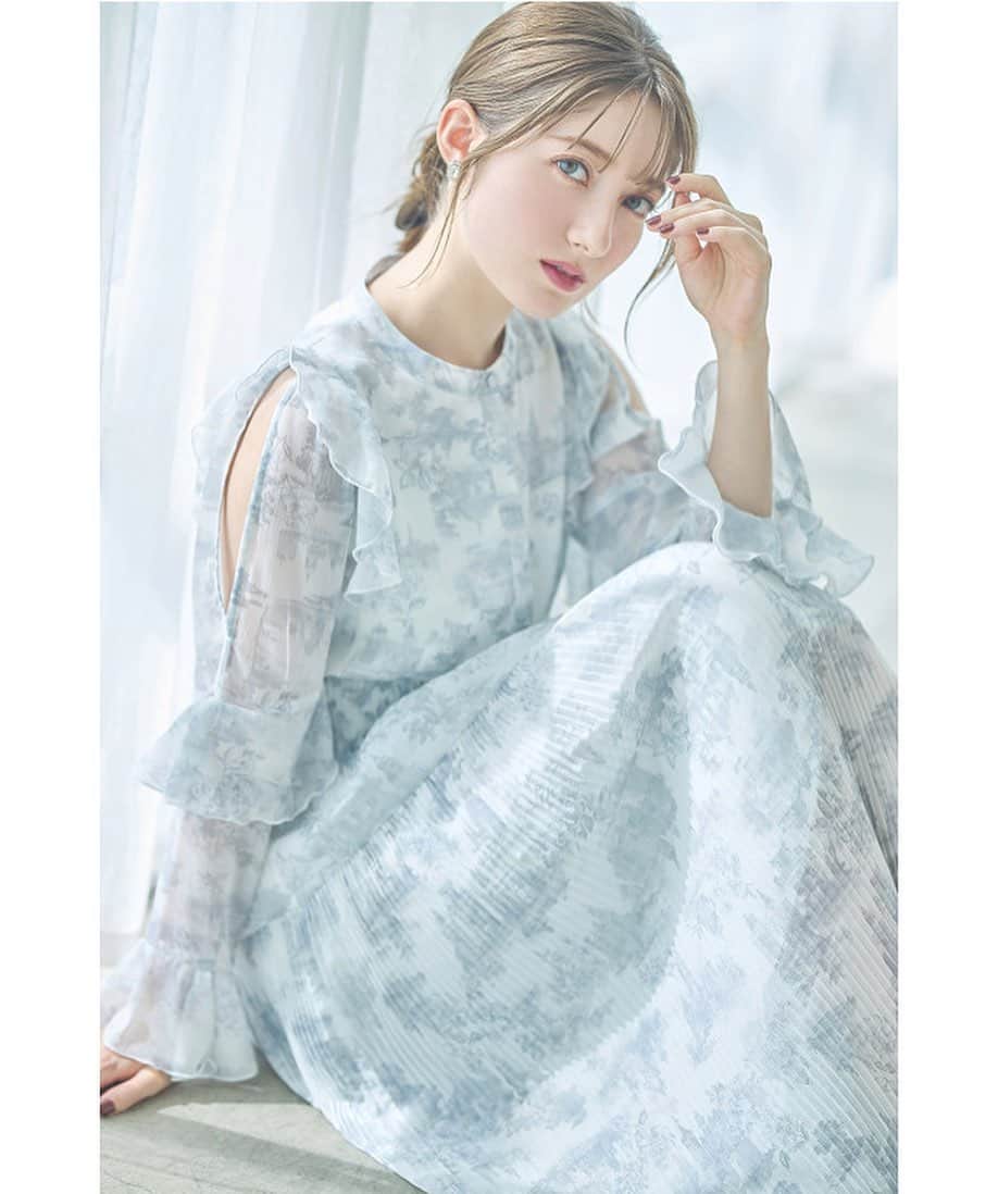 ティファニー春香のインスタグラム：「.  最近の🫧 ブルーグレーな雰囲気が素敵だった撮影✨」