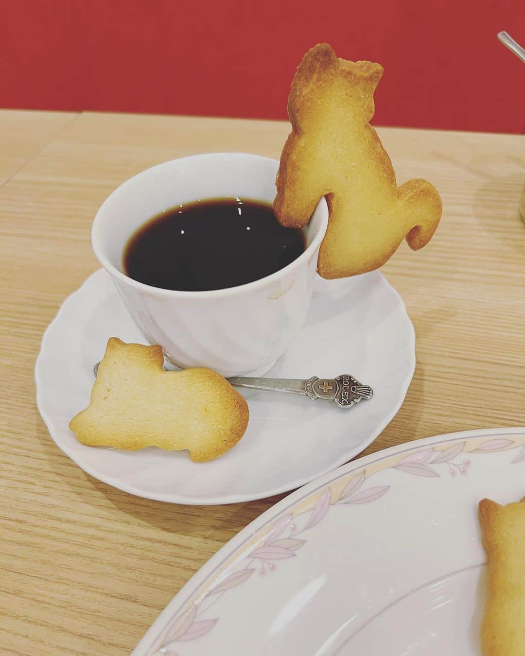 川田御早希のインスタグラム：「湯島天神すぐ下にあるEagle Cafeの「ねこまつり」限定メニュー♡スタンプラリーのスタンプも押してもらいました！ 「ねこまつりat湯島」10/9迄開催中☆  #EagleCafe #ねこまつりat湯島 #オリオン」