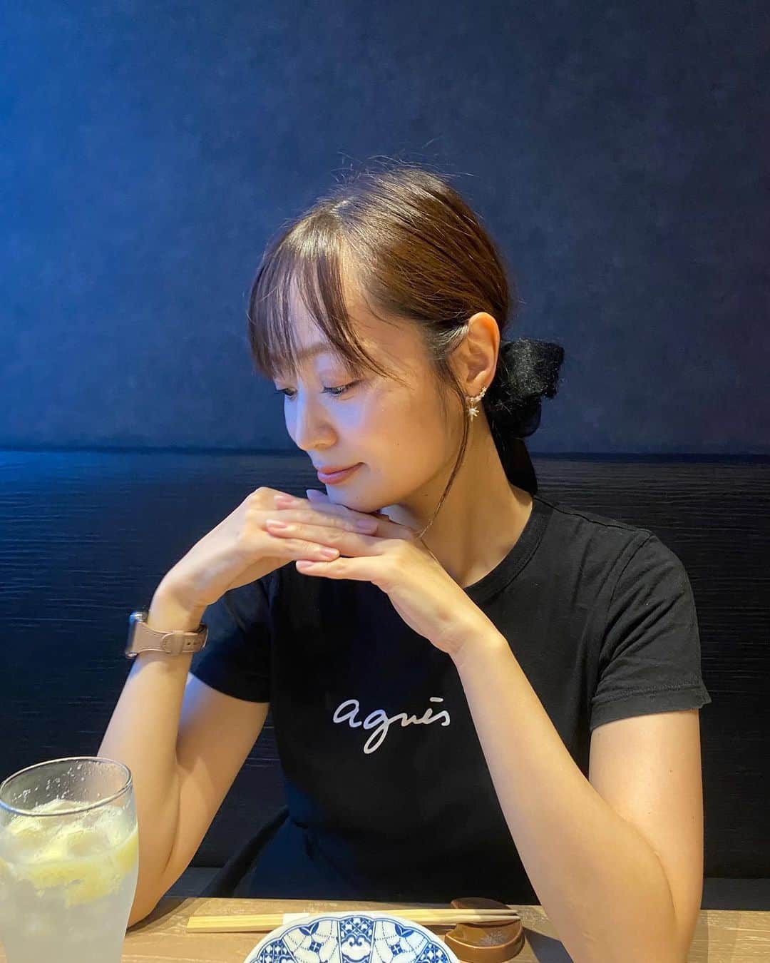 和田瞳のインスタグラム：「先日 @nikushoku_ol のコラボコースを食べに @yakiniku_yoin へ🥩♡ 美味しいものって心を豊かにしてくれるよね、幸せ。  この日付けてる @tao.collection.official のピアス可愛いね〜って褒められた🥰  pierce : #tao tshirt : #agnesb」