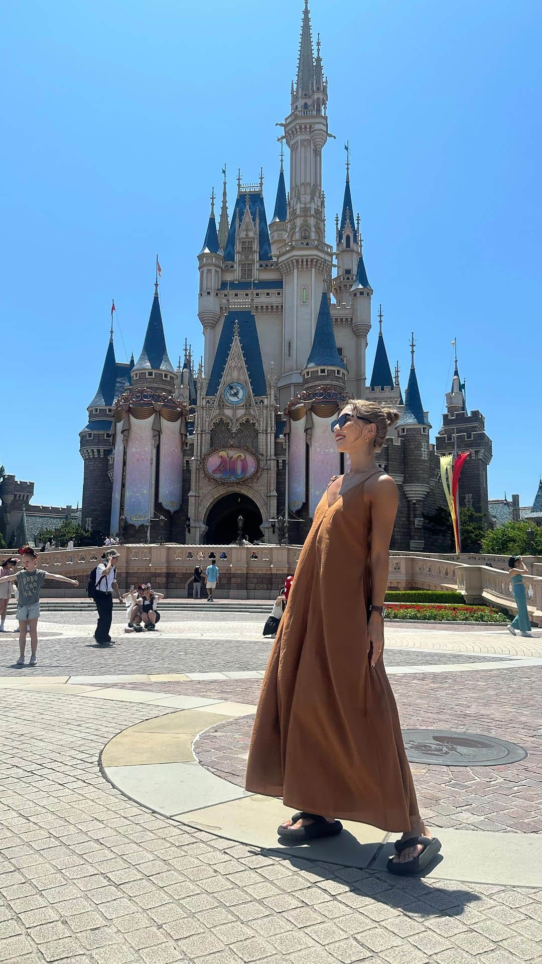 逢田ゆんのインスタグラム：「ハロウィンディズニー早くいきたい👻🎃🍭💞7月からいけてない🥺食べ歩きがしたいよ🍿  いつかディズニーホテルに泊まるのが一つの夢♡  . #ディズニーランド#disney#disneyhalloween   . ••┈┈┈┈┈┈┈┈┈┈┈┈┈┈┈┈┈┈┈┈┈••  【各種ご予約受付問合せ】 ⚪️パーソナルトレーニング・マスターストレッチの お問合せはcheeks公式LINE（プロフィールリンクにて） ⚪️SSA・Jclassicポージングレッスンの お問い合わせはDMにてお願いします💌   初心者様🔰〜お気軽にお問合せ下さい。  ••┈┈┈┈┈┈┈┈┈┈┈┈┈┈┈┈┈┈┈┈┈••  #training#gym#asiangirls#fitness#gym#fitnessgirl#bodymake #cheeks#プライベートジム#トレーニング#マスターストレッチ#ウォーキング#ポージング#サマスタ#jクラ#ボディメイク#砂時計ボディ#美尻#尻トレ#フィットネス#일본#피트니스모델」