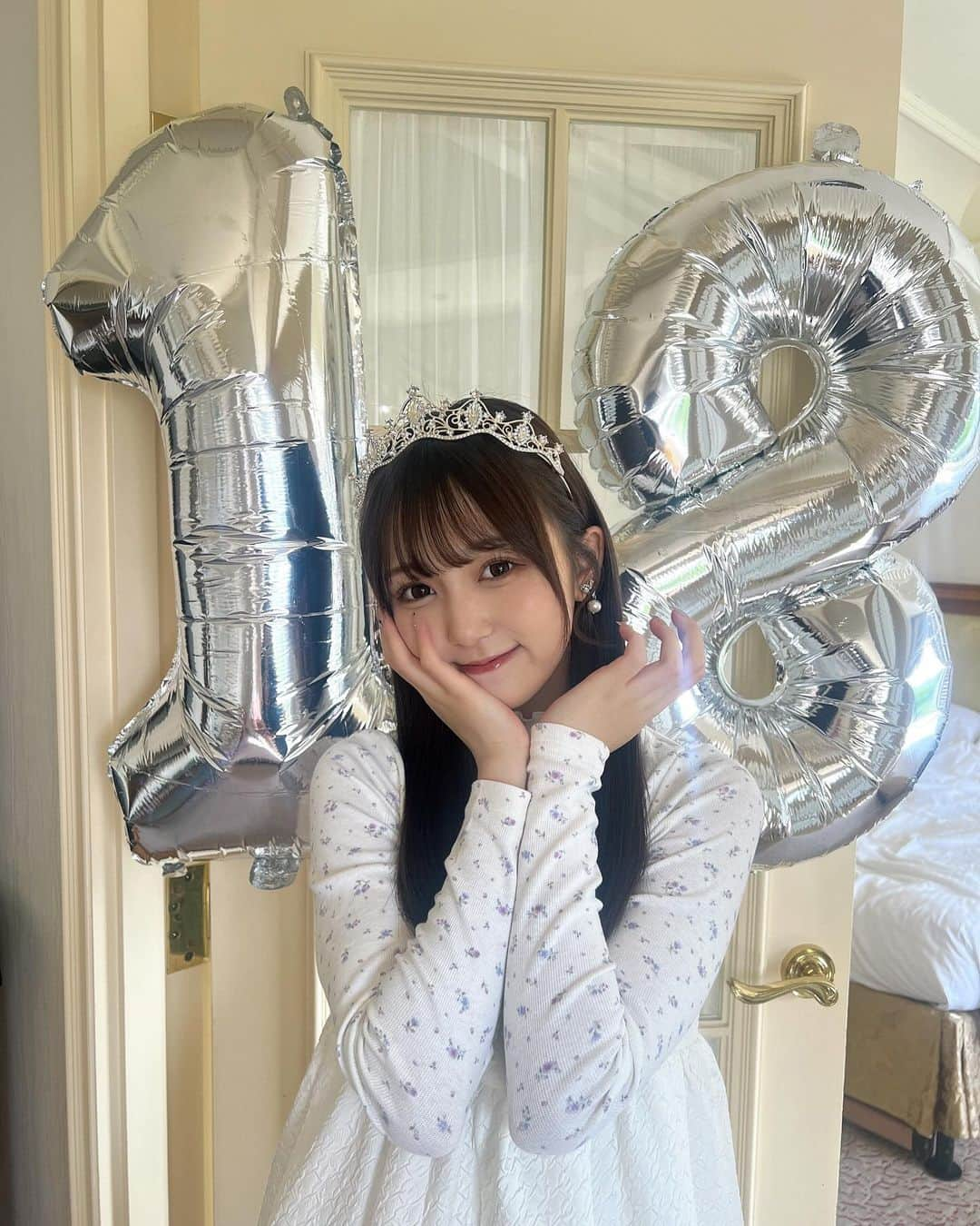 吉田佳音さんのインスタグラム写真 - (吉田佳音Instagram)「今日で18歳になりました🥂🤍  ＿＿＿＿＿＿＿＿＿＿＿＿＿＿＿  成人の歳、みなさんにもっと成長した私をお見せできるようにこれからも様々な事に挑戦して頑張ります！✨  改めて、いつも応援して下さっているみなさん本当にありがとうございます(；；)♡  18歳の佳音もよろしくお願いします🐩💜 ・  ・  ・ #05 #jk #ljk #誕生日 #happybirthday #birthdaycake #ホカンス#ティアラ #フレンチガーリー」10月3日 20時42分 - kanon_1003_