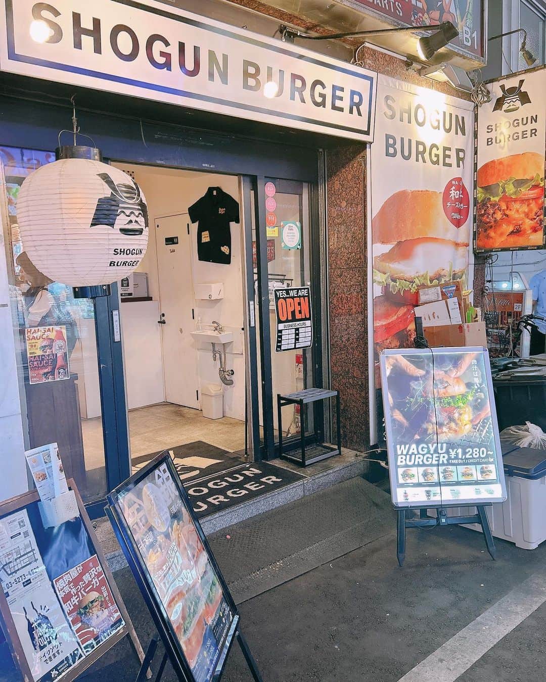 太田理恵さんのインスタグラム写真 - (太田理恵Instagram)「新宿の有名なハンバーガー屋さん🍔✨ 美味しかった🥰 なっちゃんはフォアグラバーガー食べてた🤭」10月3日 20時54分 - rie_ota_0622