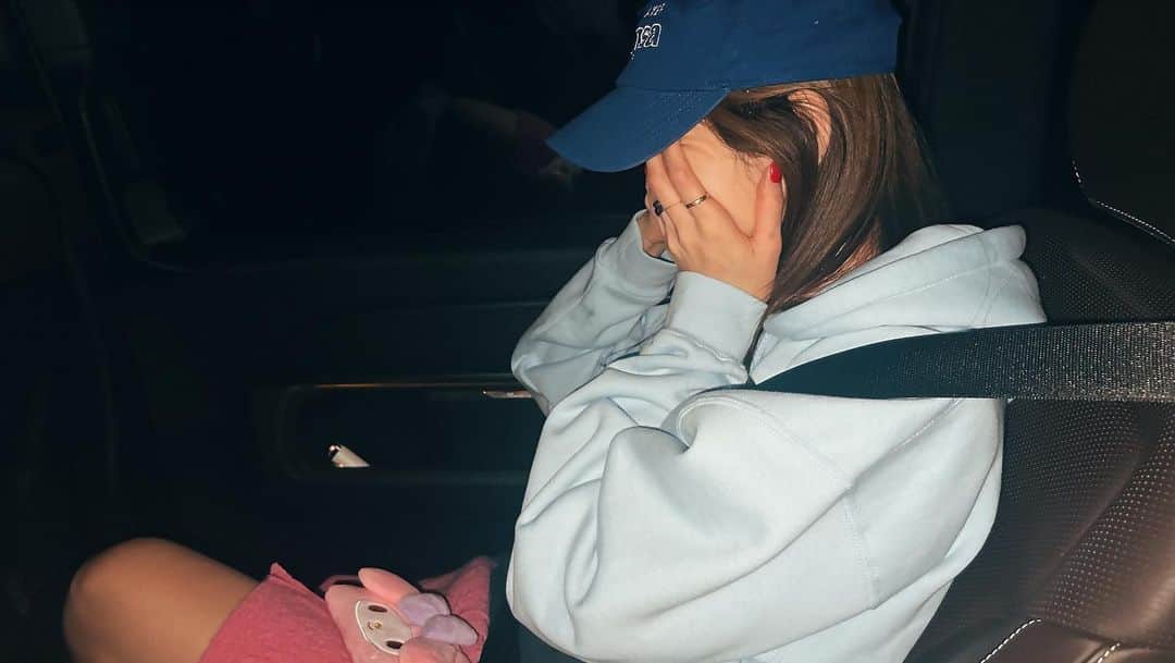 ユン・ヘジンのインスタグラム：「연휴 끝...나만짧아?? 😔🙁 악 악」