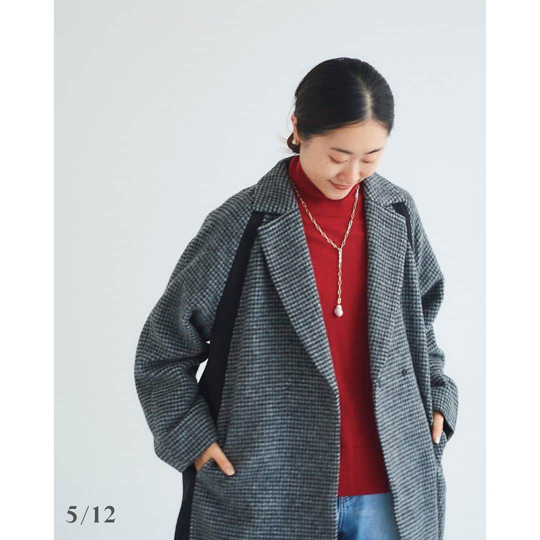 le. coeur blancさんのインスタグラム写真 - (le. coeur blancInstagram)「.  ［ 𝗢𝘂𝘁𝗲𝗿 𝗖𝗼𝗹𝗹𝗲𝗰𝘁𝗶𝗼𝗻 ］ ⁡ 今年登場する冬アウターから 12アイテムをずらりとご紹介します◎ ⁡ 様々な素材感やシルエットからチェックして あなた好みのアウターを見つけてくださいね🧥 ⁡ ⁡ | item | ⁡ ☑︎ 5/12 シャギーチェックチェスターコート ¥42,900 no. 3038075910 shop : 10/25(水)入荷予定 online store : 準備が整い次第販売開始 ⁡ ⁡ ☑︎ 6/12 ウールミディアムコクーンコート ¥28,600 no. 3038075813 shop : 11/6(月)入荷予定 online store : 準備が整い次第販売開始 ⁡ ⁡ ☑︎ 7/12 ファーフードショートダウン ¥26,400 no. 3038075903 shop : 10/23(月)入荷予定 online store : 予約販売中 ⁡ ⁡ ︎☑︎ 8/12 ファーフードロングダウン ¥30,800 no. 3038075904 shop : 10/23(月)入荷予定 online store : 予約販売中 ⁡ ⁡ _____________________ < 𝗶𝗻𝘀𝘁𝗮 𝗹𝗶𝘃𝗲 𝘀𝗰𝗵𝗲𝗱𝘂𝗹𝗲 > 10/6(金)、10/13(金)、10/20(金)、10/24(火) ⁡ ※日時は変更になる場合もございます。 　詳しくは前日のストーリーズでお知らせします。 ⁡ ⁡ ⁡ ⁡ ⁡ ⁡ ⁡ ⁡ ⁡ ⁡ ⁡ ⁡ ⁡ ⁡ ⁡ ⁡ ⁡ ⁡ ⁡ ⁡ ⁡ ⁡ ⁡ #lecoeurblanc #ルクールブラン #le_23aw #autumn #winter #le_web #coat #outer #outercollection #冬アウター #冬コート #アウター #コート #ウールコート #ノーカラーコート #チェックコート #ダウン #ダウンコート #ショートダウン #ロングダウン」10月3日 21時00分 - lecoeurblanc_official