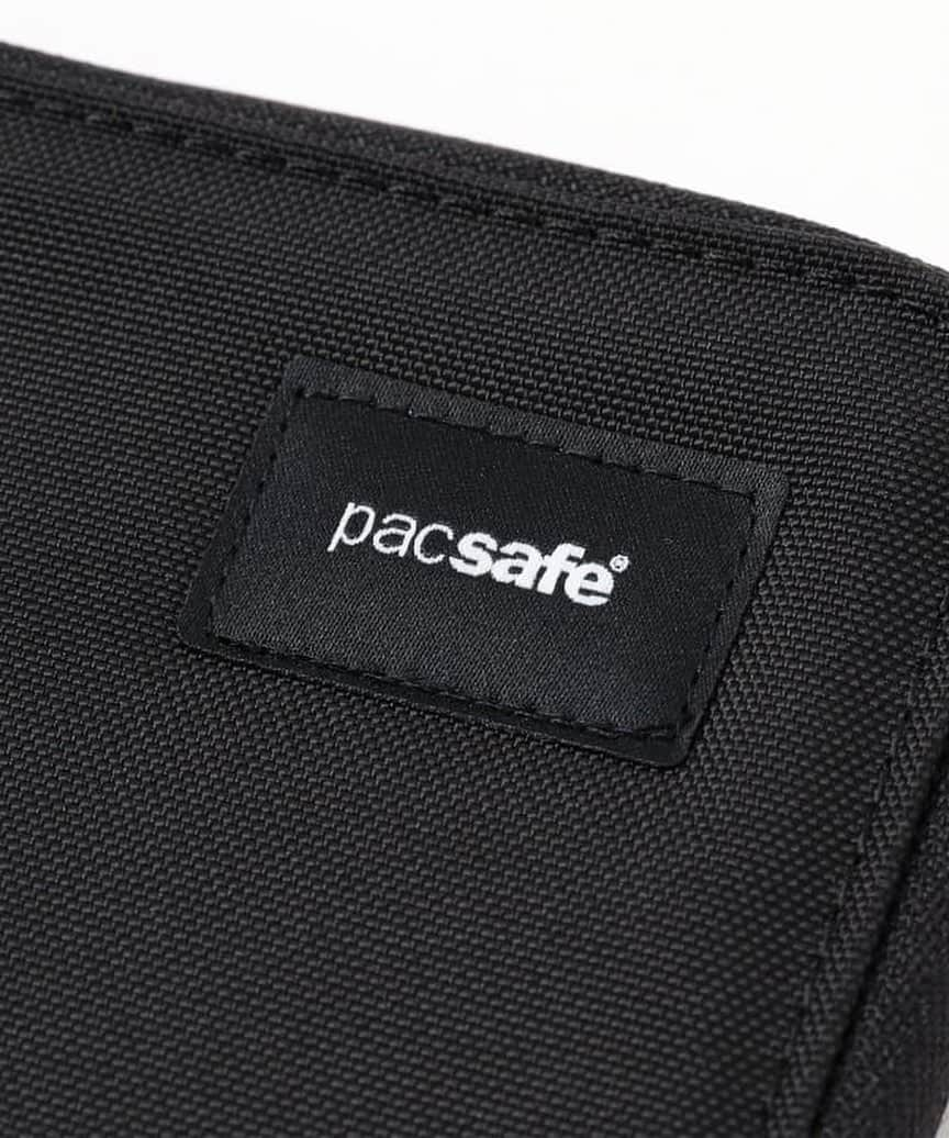 BEAMS ZAKKAさんのインスタグラム写真 - (BEAMS ZAKKAInstagram)「. pacsafe / RFIDセーフ コンパクトトラベルオーガナイザー ¥8,250 （税込）  スキミング防止を実現した、RFIDセーフ機能付きのトラベルウォレットです。カードやパスポート、紙幣をひとつにまとめたい方にぴったり。ペンホルダーが付いているので、うっかり忘れた、、、なんてことを防いでくれます。自宅での保管用としても役立つ、シンプルで飽きの来ないデザインも魅力的。ひとつは持っておきたい、トラベルオーガナイザーです。  【仕様・詳細】 ・搭載テクノロジー：RFIDsafe(TM) blocking pockets and material ・カードスロット×5 ・ジップポケット×2 ・紙幣用スリット×2 ・パスポート用ポケット×1 ・ペンホルダー×1 ・素材：750デニールリサイクルポリエステル、75デニールリサイクルポリエステル(ライニング) ・重量：140g  #beams #bprbeams #ビームス #pacsafe」10月3日 21時00分 - bpr_beams