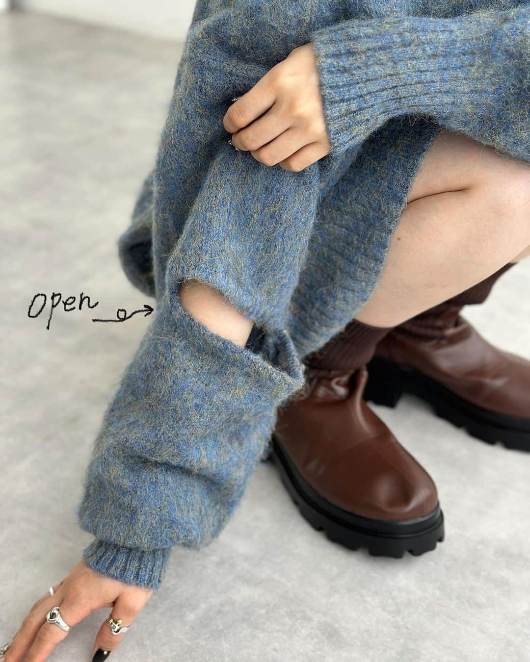 w closetのインスタグラム：「【coming soon item】  "フォロワー様限定、先見せアイテム♪" _______________  起毛スリットスリーブプルオーバー ¥5,490 color : グレー　ブルー　ピンク　ブラウン  お袖にカットが入っているのでさりげなく肌見せができ、抜け感がでます♪  ゆるっとしたシルエットが可愛いく、 チクチクしないニット感で着心地も◎ _______________  #wcloset#ダブルクローゼット#wclo_snap#トレンドアイテム#カラーコーディネート#秋ファッション#秋コーディネート#コーディネート#差し色コーデ#秋コーデ#カジュアルコーデ#カラーコーデ#トレンドコーデ#大人カジュアルコーデ#ニット#20代コーデ#ボリューム袖#ニットコーデ#ビックシルエット#ニットコーディネート#ブルーコーデ#ブルーニット#ソックスブーツ#秋靴#ニットワンピース#ニットワンピ#ニットワンピースコーデ#ブラウンコーデ#お揃いコーデ#肌見せコーデ」