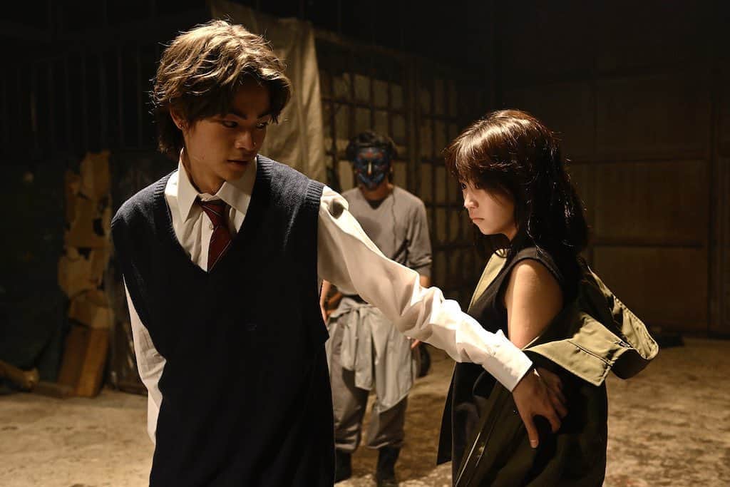 夫婦が壊れるときのインスタグラム：「. 第1話場面写公開📷✨  ユキと3年ぶりの再会を果たした玲矢 変わり果てた姿に戸惑うも…… 狩るか、狩られるか 衝撃の愛憎劇❤️‍🔥  放送まであと❸日👁️  【金曜ドラマDEEP】 #秘密を持った少年たち 🤫 10月6日(金)24時40分START💜  TVer、Huluでは 毎週金曜深夜配信🎸  #佐藤海音　#大原優乃  #龍宮城　#大東立樹　 #大谷亮平　#秘密少年」