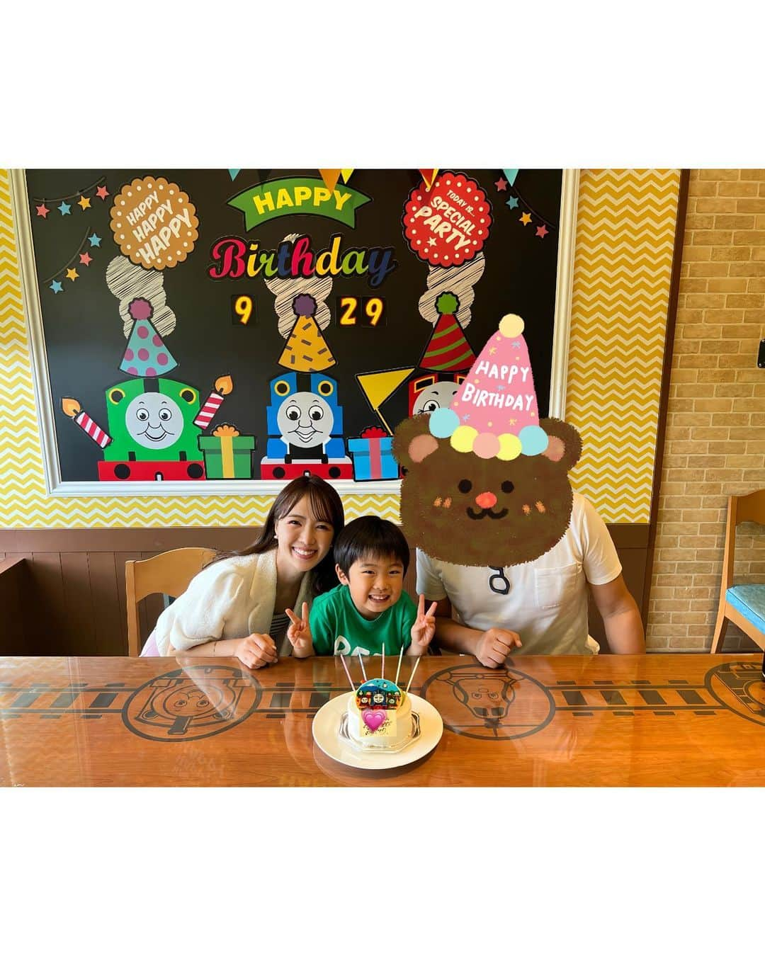 林希乃花さんのインスタグラム写真 - (林希乃花Instagram)「息子5歳になりました🎂🎉  最近はなぜなぜ期にどっぷり浸かっている息子🧒🏻 「宇宙てどこまであるの？」 「タイタニック号はなんで引き上げられないの？」 「アメリカてどこにあるの？ロシアてなんで大きいの？」 「なんで今月は30日までなの？」 「なんでパパは力持ちなの？」 それ聞いてどうするん？てことから、私も知らんことまでとにかく質問されます😂 答えてもまたその答えに対して質問されるから正直疲れることもあるんだけど、これも成長のチャンスと捉えて子育て奮闘してます💪  でもよく考えたら、本当に純粋なんですよね🥹 そんな息子がまだまだ可愛くて食べたいくらい尊いのです😚💗💗笑  世界一大好きな息子よ、 貴方のおかげで毎日がカラフルに彩られてるよ💐 いつも幸せにしてくれてありがとう🥰 　 　 　 #5歳男の子 #5歳誕生日 #誕生日おめでとう #年中さん #幼稚園ママ #9月生まれ #トーマス大好き #トーマスランド #トーマスパーティールーム #ハイランドリゾートホテル #トーマスホテル #子連れスポット #子連れお出かけ #アンパンマンミュージアム横浜 #シンカリオン #レゴ #プラレール #男の子ママ #子供のいる暮らし」10月3日 21時07分 - nonokagram