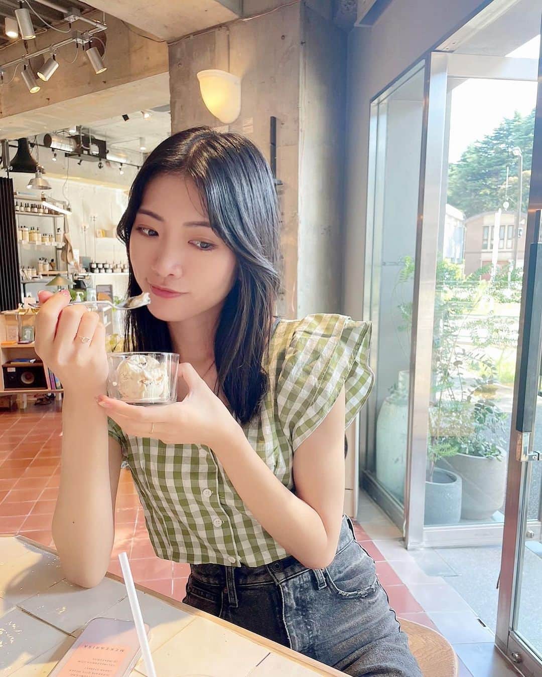 のインスタグラム：「. 髪が伸びてきてこのまま5年ぶり？のロングヘアに戻せるかなぁ？☺️ﾜｸﾜｸ 前髪もどうしよっかな〜。 . . . .」
