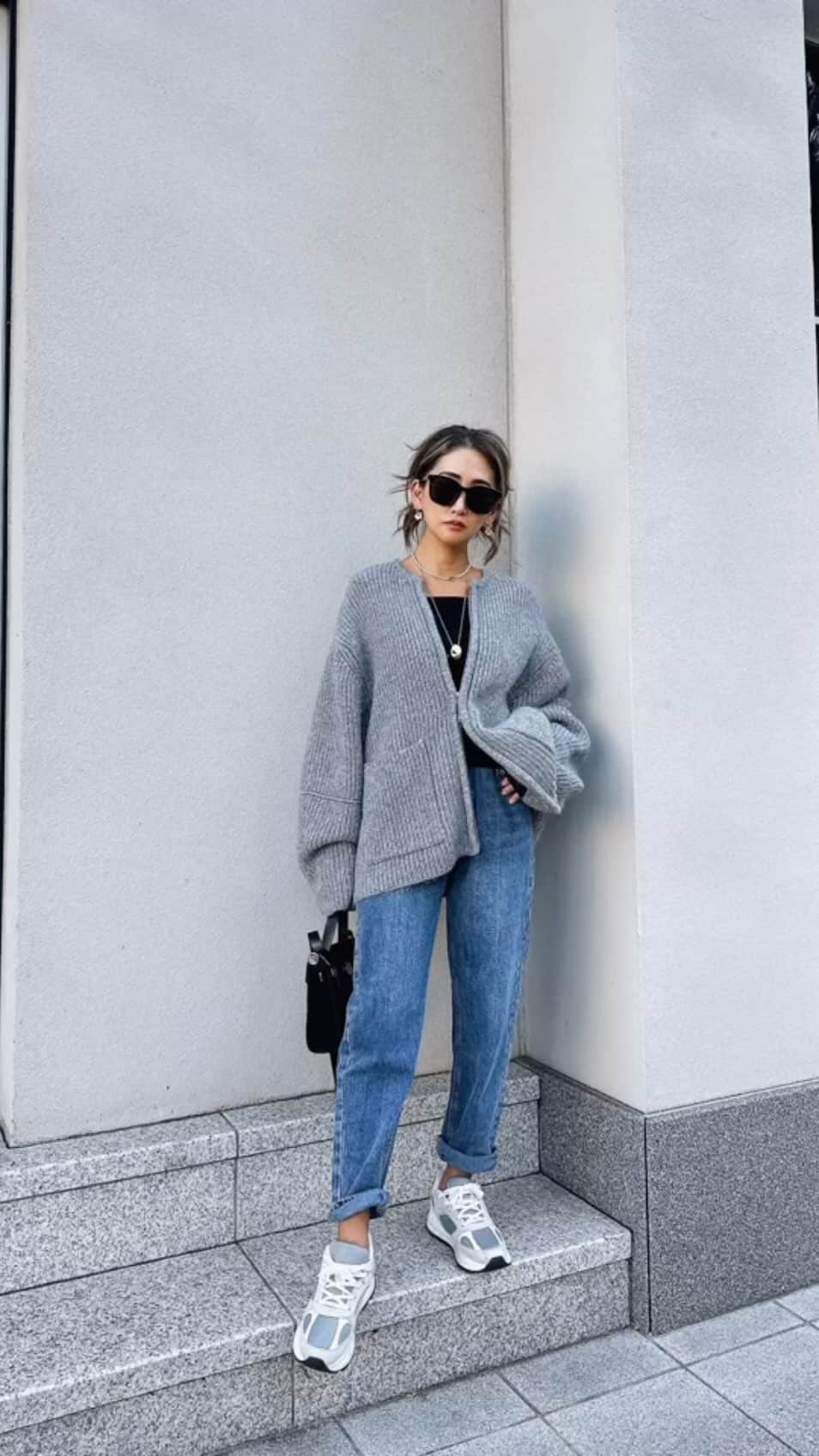 esutoreja_risaribonのインスタグラム：「ダブルzipでとても使いやすいニットカーディガン❣️ しっかりしたデザインなのでアウターとしてしっかり使えます❣️ . 履いてるデニムも新作になります❣️ .  .」