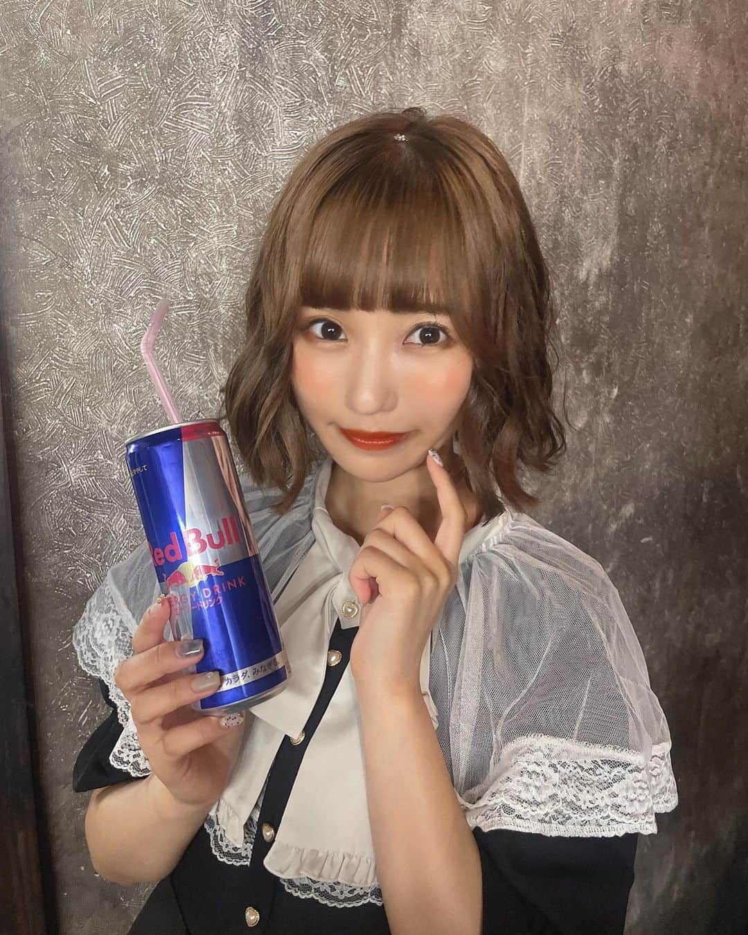 小林智絵のインスタグラム：「. . . . . . こんな私も、、すき？🖤、 . . . . . #ボブ #ボブアレンジ #ボブヘアアレンジ #地雷系女子 #地雷系 #地雷メイク #地雷系ファッション #地雷コーデ #巻き髪 #黒コーデ #ブラックコーデ #ワンピースコーデ #イエベ秋 #イエベ秋メイク #イエベ #イエベメイク #年齢逆行アイドル」