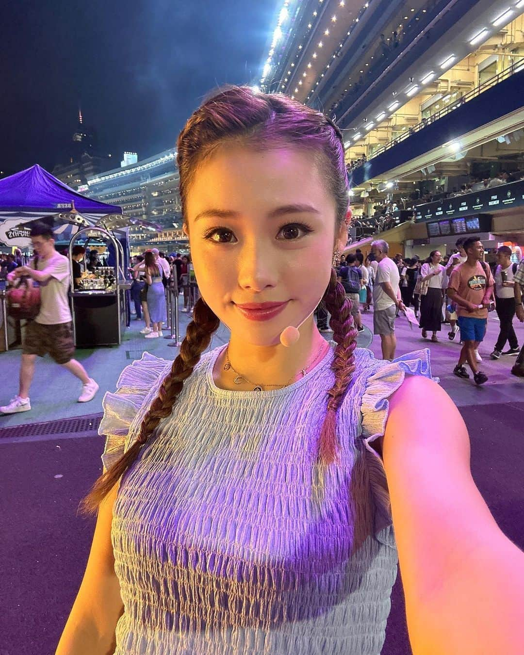 馬曉晴のインスタグラム：「🏇EVERY WEDNESDAY🎤live talk show for you at Happy Valley Racecourses 🍻Come join us tmr #OCTOBERFEST for some drinking & fun ~   每個禮拜三馬場見👌🏻@happywednesdayhk @hkjcracingsports」