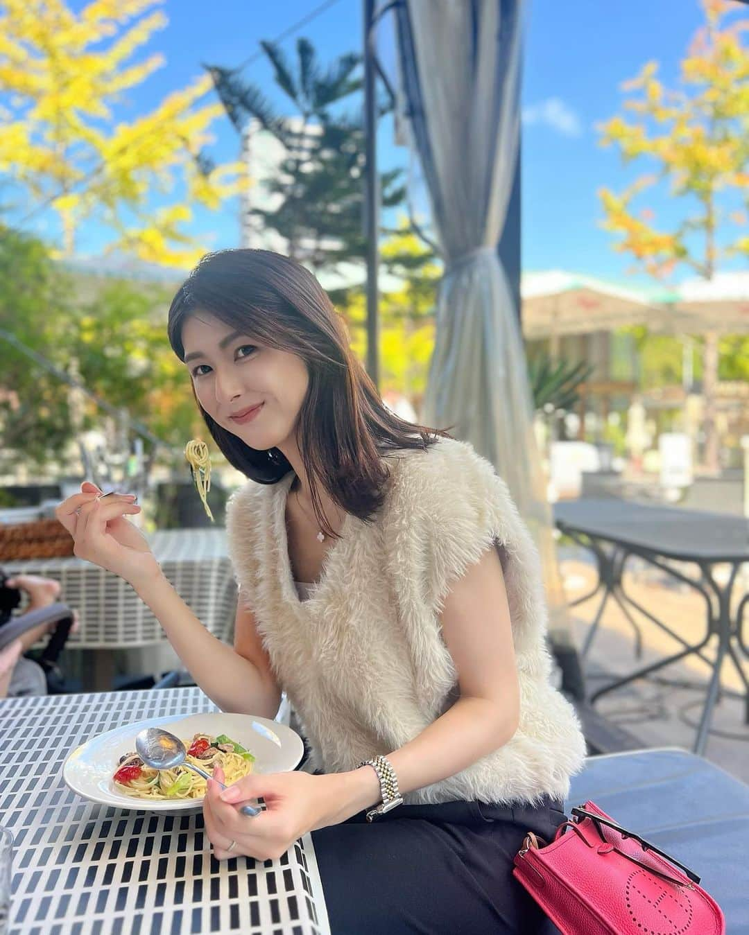 井上麻衣さんのインスタグラム写真 - (井上麻衣Instagram)「食欲の秋🍝😍  . . . . #lunch#mama#fashion#ootd  #ママコーデ#ママファッション#関西ママ #4児ママ#4児の母#ランチコーデ#秋コーデ #きれいめコーデ#きれいめファッション #30代ファッション#30代コーデ#akte#アクテ#ランチ#天王寺ランチ#てんしば」10月3日 21時20分 - mai_inoue