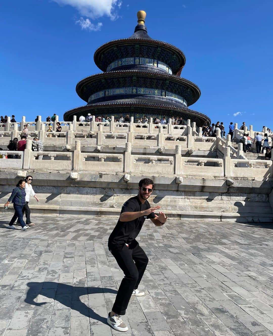 カレン・ハチャノフのインスタグラム：「Kung-Fu panda 🐼🤣😜🇨🇳」