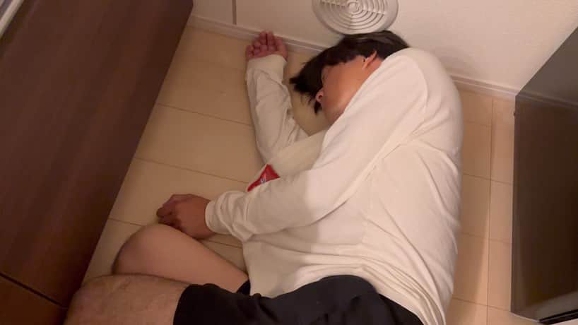 山脇充さんのインスタグラム写真 - (山脇充Instagram)「誕生日前日に冷蔵庫前で寝落ちした模様とその間に何が起きたのかそんな父親でも誕生日は祝ってもらえたのか動画にしました。  ろうそくの火を消したらオバケいた  #YouTube #やまわきくん家 #2歳 #6歳 #誕生日」10月3日 21時24分 - ninninyamayama