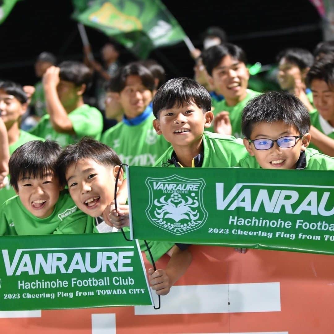 のインスタグラム：「#ヴァンラーレサポーターズスナップ   2023.9.30(Sat) vs.松本山雅FC  入場者数3,613名  Jリーグ昇格後、最多入場者数となりました。 ご来場いただいた皆様、誠にありがとうございました。  #八戸市 #八戸 #十和田市 #三沢市 #三戸町 #田子町 #南部町 #新郷村 #階上 #おいらせ町 #五戸町 #六戸町 #七戸町 #東北町 #野辺地町 #横浜町 #六ヶ所村 #青森県 #Jリーグ #jleague #サッカー #soccer #football  #hachinohe #aomori  #全緑EVERGREEN #はちのへ #あおもり」