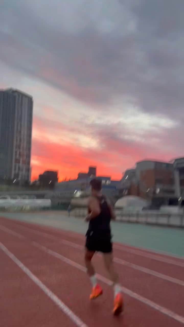 のインスタグラム：「🏃‍♂️ 새벽런 35km #가을의전설」
