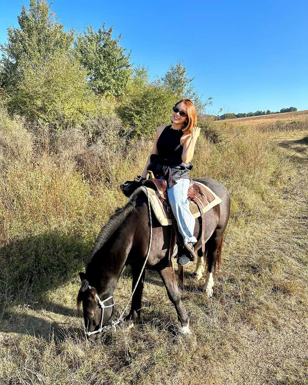 レスレイ・チアンさんのインスタグラム写真 - (レスレイ・チアンInstagram)「🇧🇬🐎 Horseback riding in the mountains of Bulgaria. To canter and gallop in the wild ~ Oh, what a wonderful world!」10月3日 21時28分 - lesleychianglove