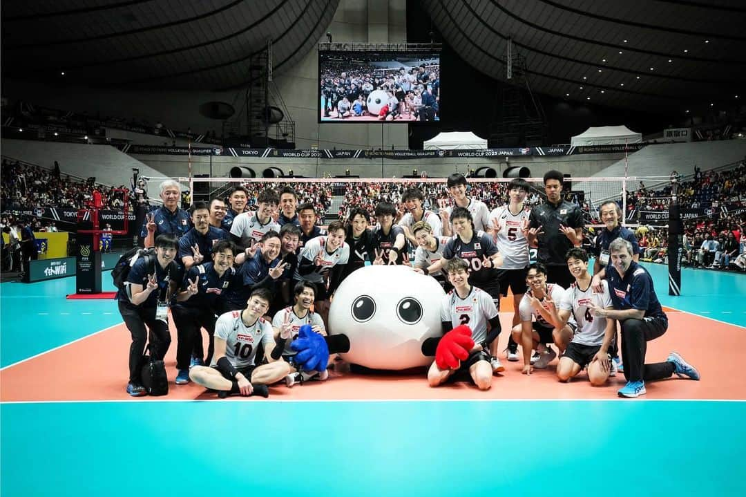 小野寺太志さんのインスタグラム写真 - (小野寺太志Instagram)「… vs 🇹🇳 3-0 WIN !!! バボちゃんと写真撮れました🫶 息子も喜んでくれたかな👏  📸 by FIVB.  #1003 #2勝目 #OQT #RoadtoParis #龍神NIPPON」10月3日 21時40分 - taishi.o