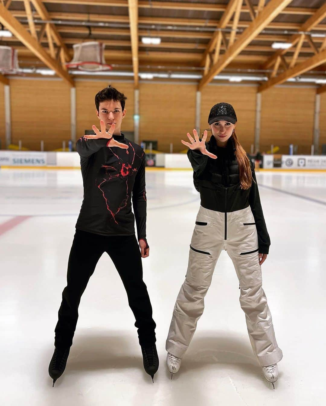 ロマン・ポンサールのインスタグラム：「Wishing this lad to keep the season going the same way it started😎🔥  François's programs this season:  Short Program : Stranger Things 🌀 Music: Separate Ways😈  Free Program: Cry me a River by Michael Buble 🔥  #figureskater #figureskating #choreo #choreography #francoispitot #choreographer #strangerthings #strangerthings3 #michaelbuble #costume #ledlights」