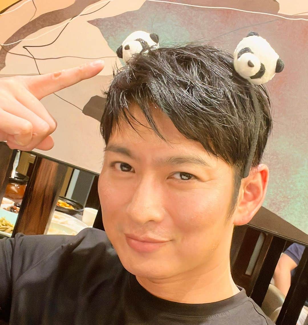 松田悟志のインスタグラム：「パンダの都、成都の方からこんなカチューシャをいただきました👶🐼  #成都 #Chengdu」