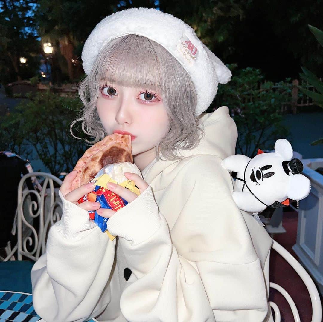 ちなぴぴのインスタグラム：「ひさびさのディズニー👻」