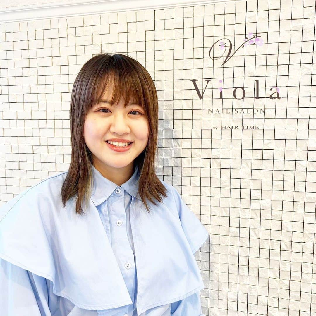 筒井のぞみのインスタグラム：「グループスタイリストのご紹介🤍  TOTAL BEAUTY Credo byHAIR TIME  Nail salon Viola 塚田紗由紀 （ツカダサユキ） 認定スタイリスト  1ヶ月見ていても飽きない、爪を見る度ワクワクするようなデザインやお客様に合ったカラーなどを一緒に考えながらご提案できるよう心がけています！ 施術中もリラックスして過ごしていただけるように心がけています♪  ガーリーな可愛らしいデザインやニュアンスアートが得意です！お客様ご希望のカラーに近付けたりご提案するのも得意です☆ 月ごとのトレンドカラー」