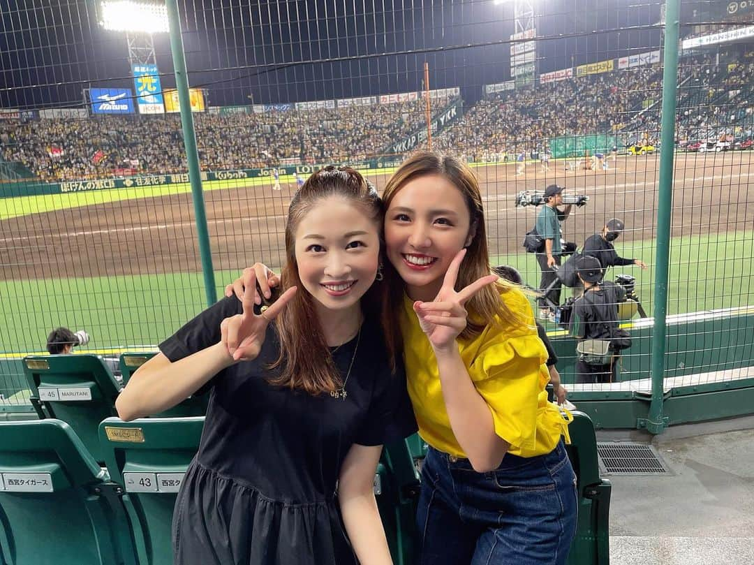 摩耶裕さんのインスタグラム写真 - (摩耶裕Instagram)「. . 今シーズン最後のタイガース戦🐯⚾️  さっこさんから急遽お誘いがあり、観戦出来ました😌  久々に会えて3人での弾丸トーク楽しかったな😆❤️  次は東京ドームで😆✨  #姫咲美礼 さん💓 #えみりん 💓 #阪神タイガース」10月3日 12時54分 - yutaka__maya