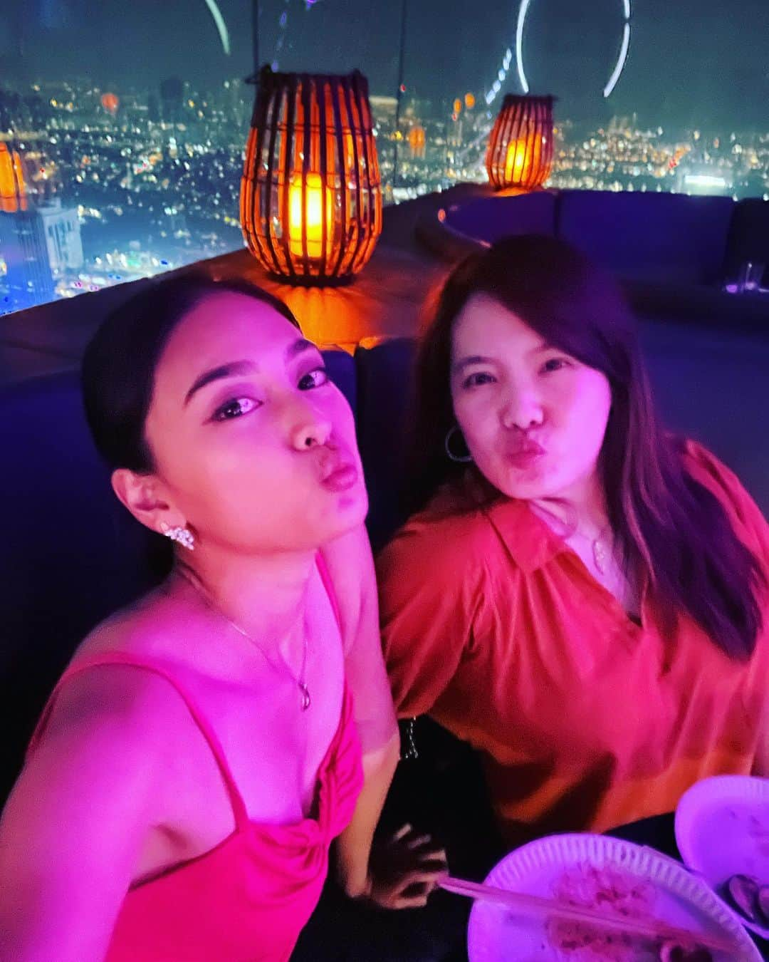 遊海 Yuumiさんのインスタグラム写真 - (遊海 YuumiInstagram)「A night to remember with my sisters ❤️ Amazing event at Skylounge in Petaling Jaya!  girls night out💫 #SisterBonding #SkyloungeNights #MemoriesMade #jvaluemall #malaysia #japan #petalingjaya」10月3日 12時59分 - yuumi_kato