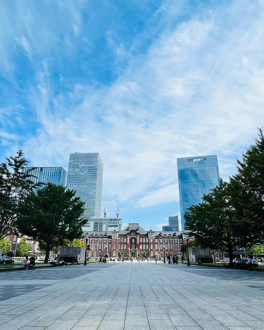 東京ステーションホテルTokyo Station Hotelのインスタグラム：「𝟙𝟙𝕥𝕙 𝕒𝕟𝕟𝕚𝕧𝕖𝕣𝕤𝕒𝕣𝕪 𝕠𝕗 𝕣𝕖𝕠𝕡𝕖𝕟𝕚𝕟𝕘 本日10/3、東京ステーションホテル再開業から11周年を迎えることができました。皆さまにご愛顧いただき心より感謝申し上げます。これからも東京の中心で記憶に残る上質な時間をお届け続けてまいります。 ⁡ Today, we are happy to celebrate our 11th anniversary of The Tokyo Station Hotel’s reopening after 6years closure for the preservation and restoration work of Tokyo Station’s red-brick building. We will continue to strive for hospitality with happiness for the years to come.  ———————————————————— @tokyostationhotel @forbestravelguide @smallluxuryhotels @smallluxuryhotels_jp @tokyostationcity @kiwicollection #carewhereyoustay #travelselect #weareinternova #tokyostation #tokyostationhotel #tokyotravel #tokyotrip #tokyohotel #japantravel #japanhotel #東京ホテル #ホテル好き #東京旅行 #東京ステーションホテル #東京駅 #東京駅舎 #丸の内 #ホカンス #女子旅 #再開業 #アニバーサリー #11年」