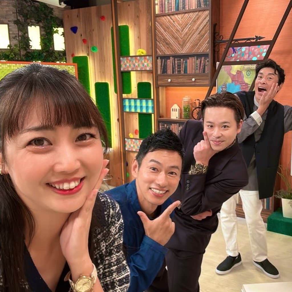 高橋沙織さんのインスタグラム写真 - (高橋沙織Instagram)「今週のチームベイコム！もう観てくれましたか〜？ 食欲の秋！ベイコムエリア粉もん巡りではまさかの展開！？ プチドッキリに戸惑うチャルさんと大久保さんの顔が忘れられない(≧∀≦)笑 それにしても、ドッキリは仕掛ける方も緊張するね〜  とにかく美味しそうな粉もんもたくさん出てくるし、さおりんのちょいセクシーな衣装も必見^ ^ まだの方もぜひ観てね〜⭐︎  9/29(金)〜10/5(木) 11chベイコムチャンネル 土・日 6:00〜12:00〜23:00〜 平日　12:00〜23:00〜  #チームベイコム #ベイコムチャンネル #井之上チャル さん #大久保ともゆき さん #ダンディ #アルミカンさおりん #粉もん #食欲の秋 #おしゃれ芸人への道 #redyazel  #レディアゼル」10月3日 13時13分 - arumikan_saorin