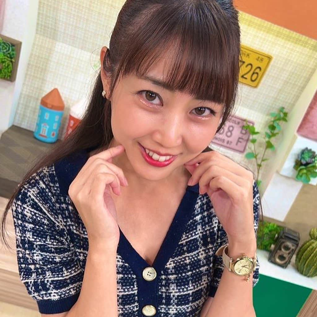 高橋沙織のインスタグラム：「今週のチームベイコム！もう観てくれましたか〜？ 食欲の秋！ベイコムエリア粉もん巡りではまさかの展開！？ プチドッキリに戸惑うチャルさんと大久保さんの顔が忘れられない(≧∀≦)笑 それにしても、ドッキリは仕掛ける方も緊張するね〜  とにかく美味しそうな粉もんもたくさん出てくるし、さおりんのちょいセクシーな衣装も必見^ ^ まだの方もぜひ観てね〜⭐︎  9/29(金)〜10/5(木) 11chベイコムチャンネル 土・日 6:00〜12:00〜23:00〜 平日　12:00〜23:00〜  #チームベイコム #ベイコムチャンネル #井之上チャル さん #大久保ともゆき さん #ダンディ #アルミカンさおりん #粉もん #食欲の秋 #おしゃれ芸人への道 #redyazel  #レディアゼル」